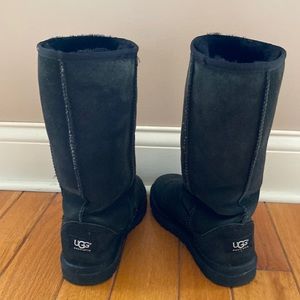 Like new Black Classic tall Ugg’s
